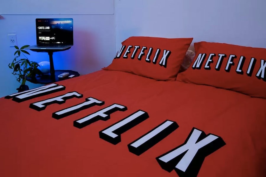 airbnb-netflix-chill-01