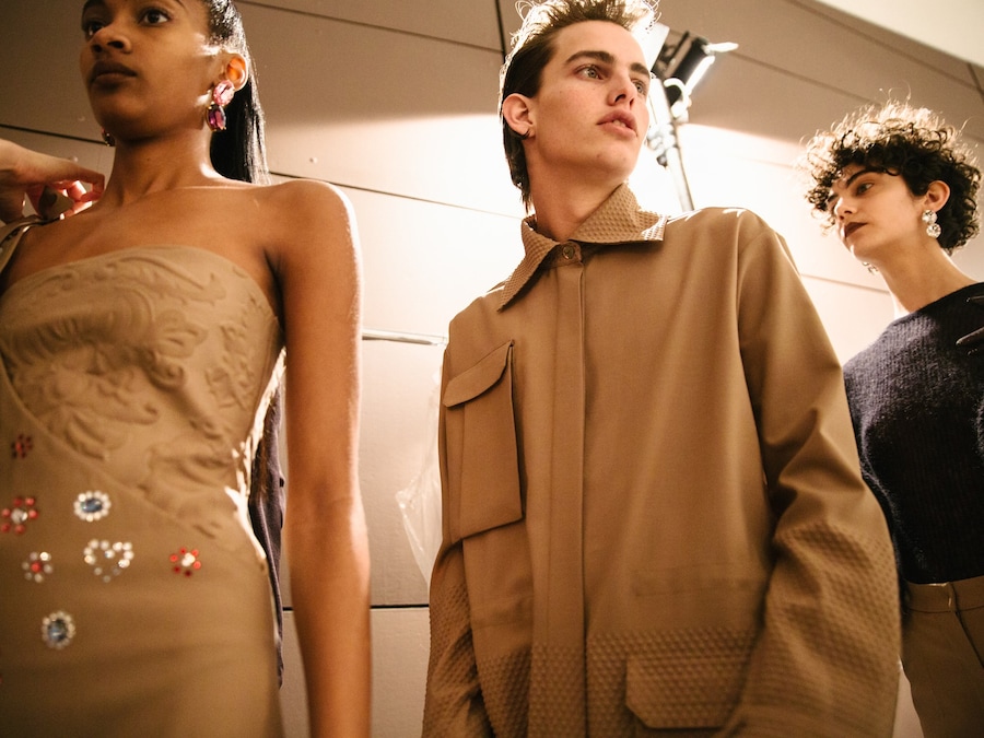 Area AW16 8