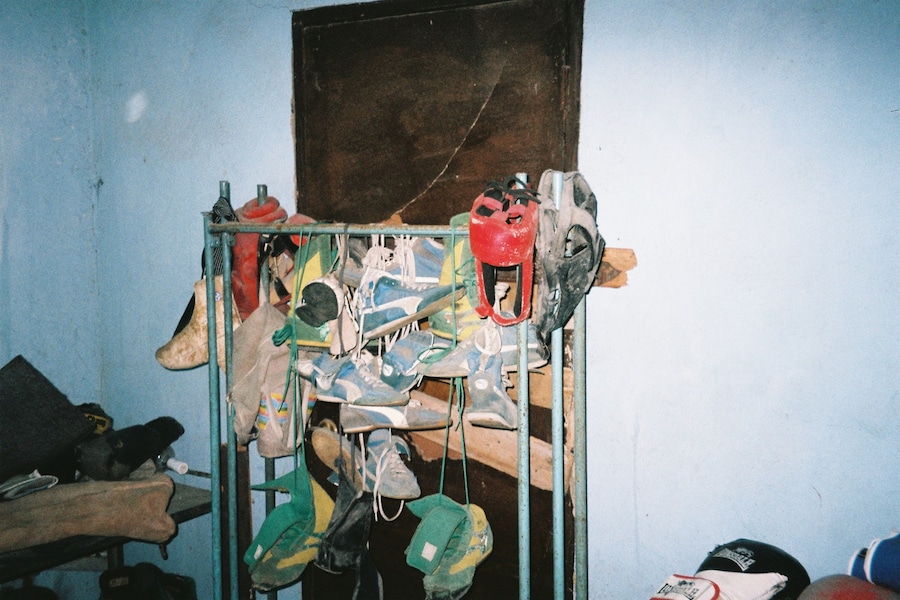 Photo from series “Izquierda, derecha, izquierda” 12