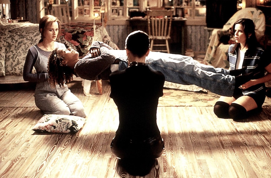 The Craft cult 90s fashion film witchcraft 8