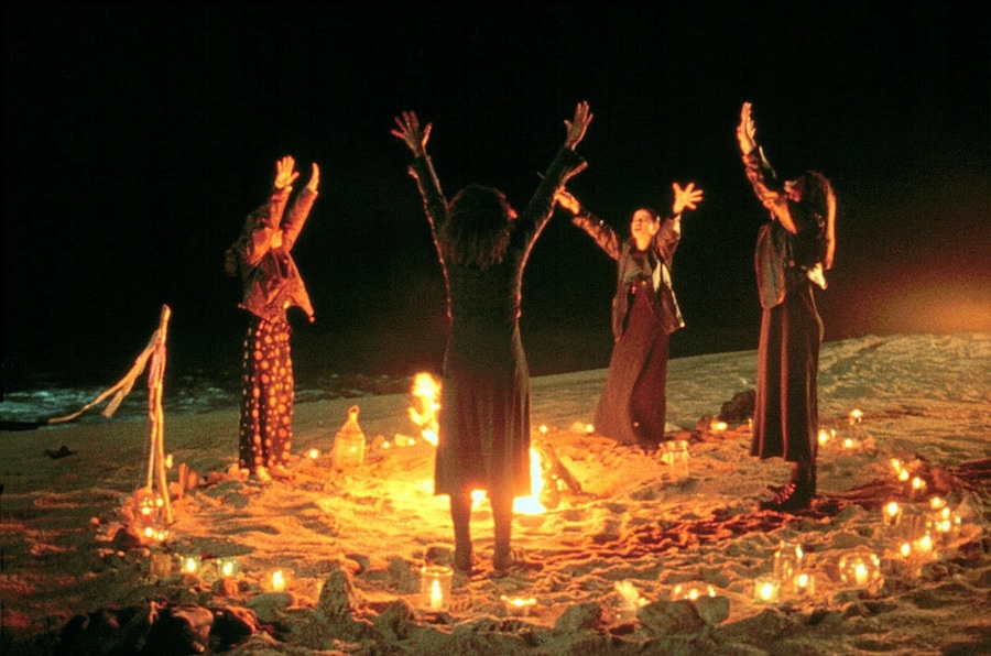 The Craft cult 90s fashion film witchcraft 9