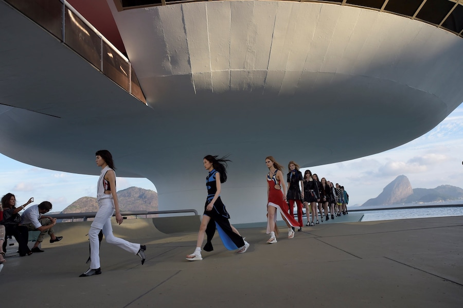 Louis Vuitton Cruise 2017 9