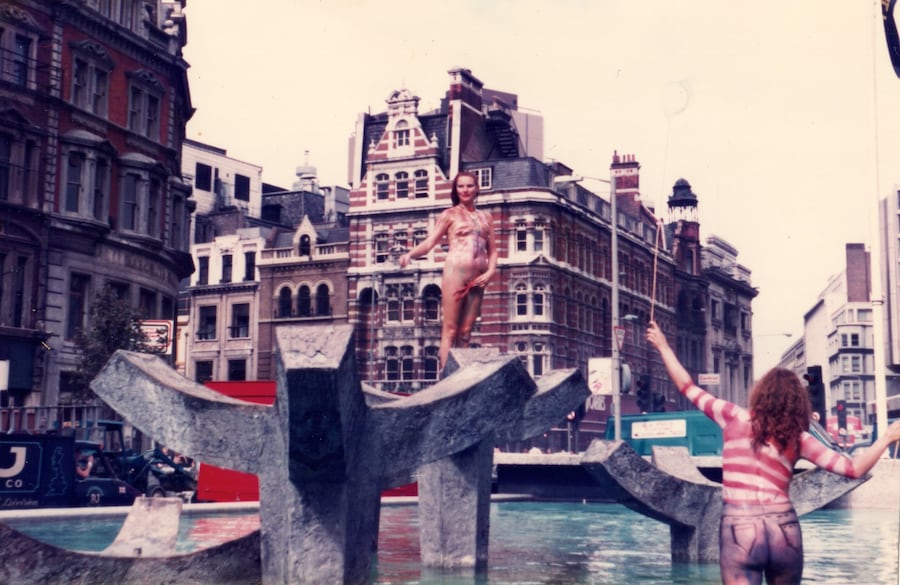 Neo Naturists, Swimming and Walking Experiment, Ce 15