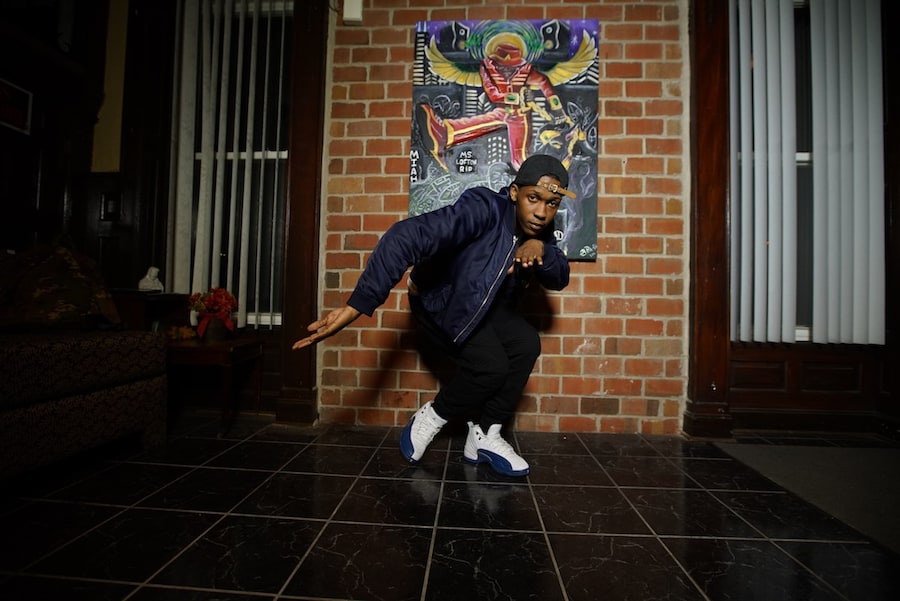 STEELO IN FRONT OF A PAINTING OF HIM BY DANCER-ART 7