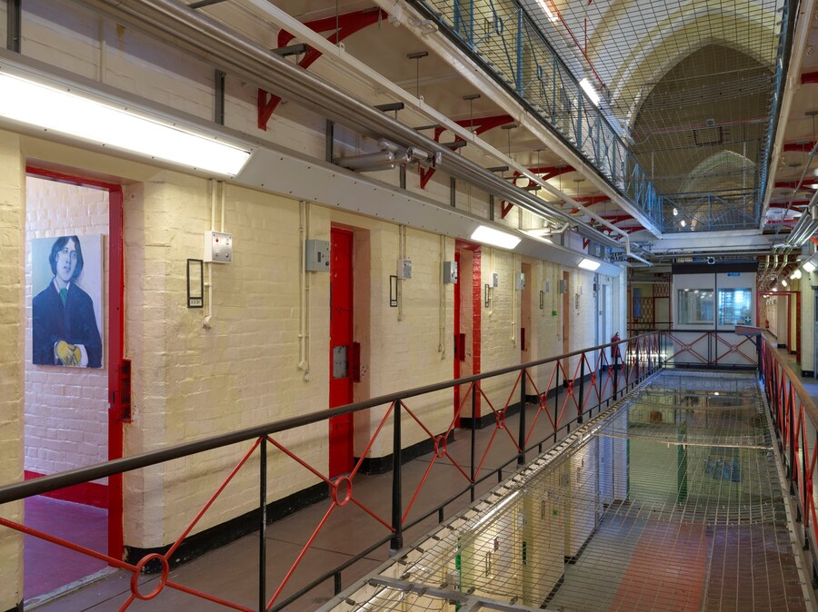Inside – Artists and Writers in Reading Prison 7