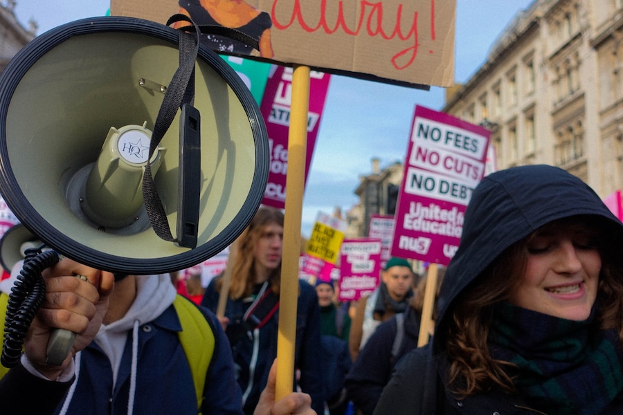 London students protest 19