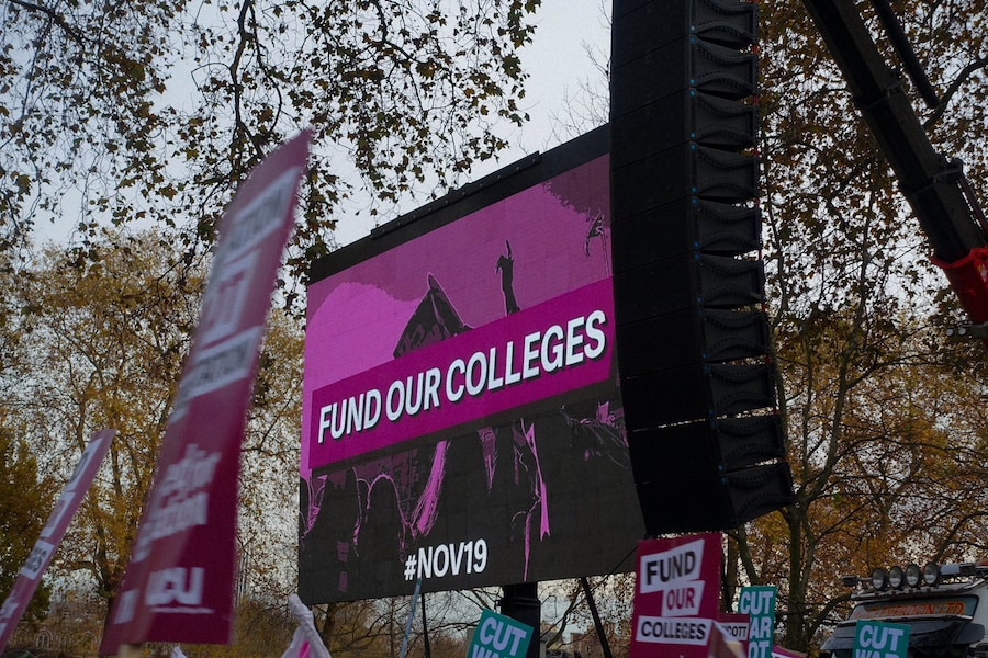 London students protest 23