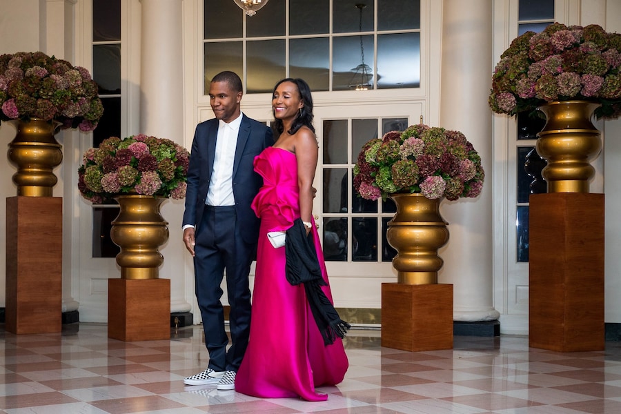 frank-ocean-white-house-suit-vans-lede 6