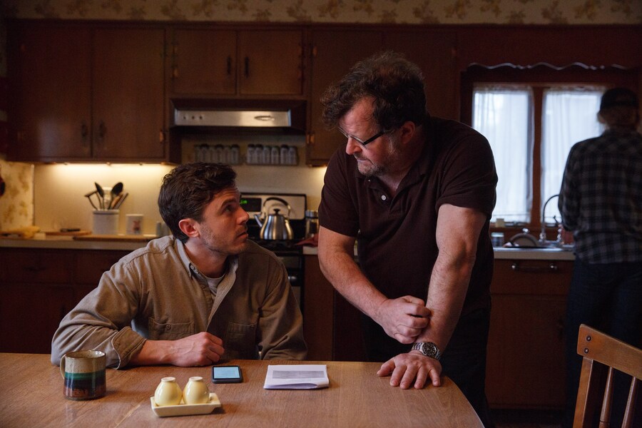 Casey Affleck and Kenneth Lonergan on the set of M 0