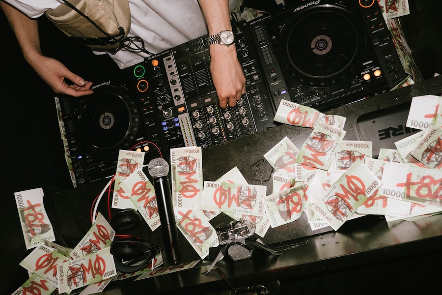 Yulya Shadrinsky shoots Paris AW17 menswear parties 10