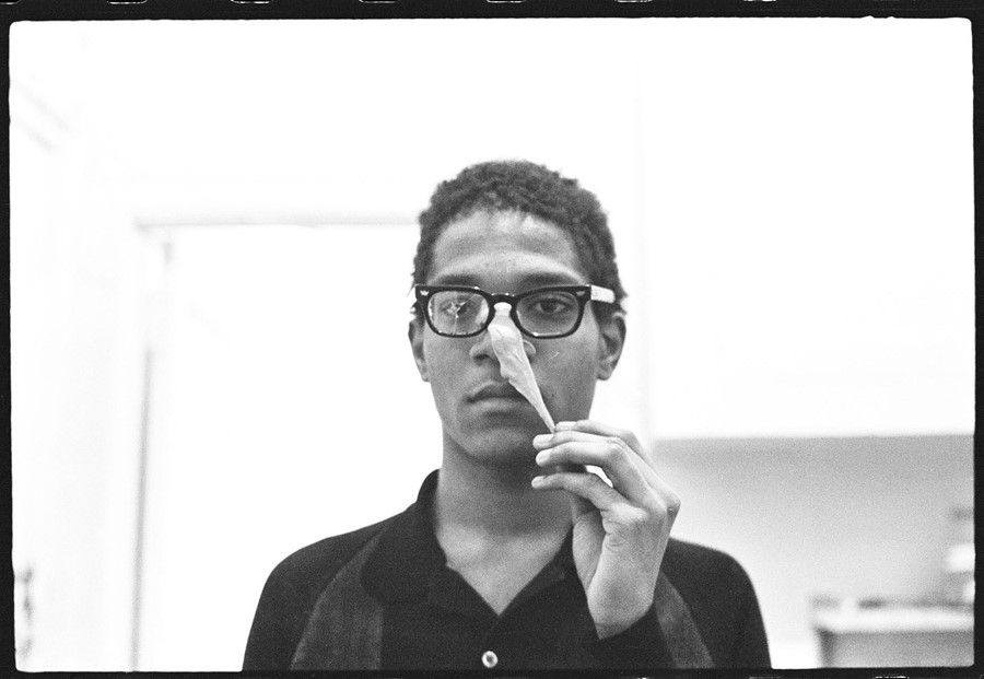 Basquiat performing in the apartment