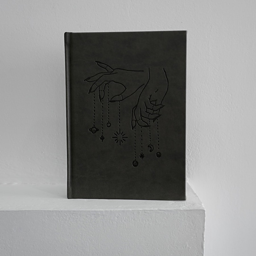 Tati Compton, courtesy of Sang Bleu 9