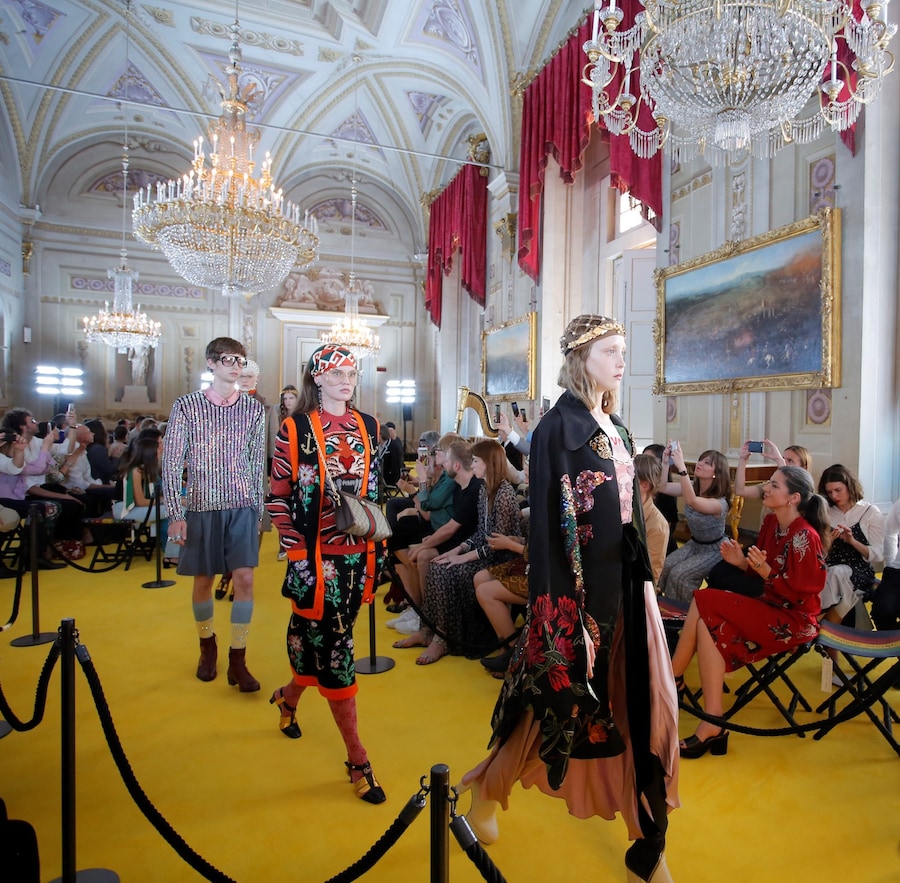 gucci cruise 2018 florence medieval tiara greece 12