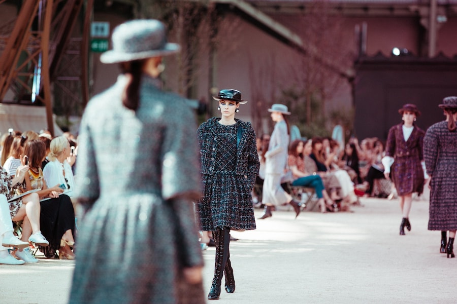 chanel couture aw17 paris karl lagerfeld eiffel tower 6