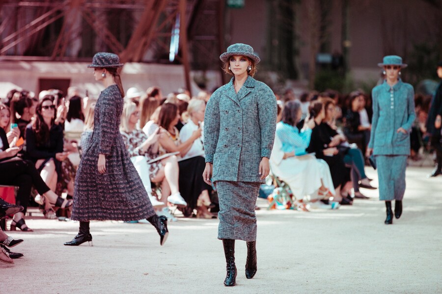 chanel couture aw17 paris karl lagerfeld eiffel tower 8