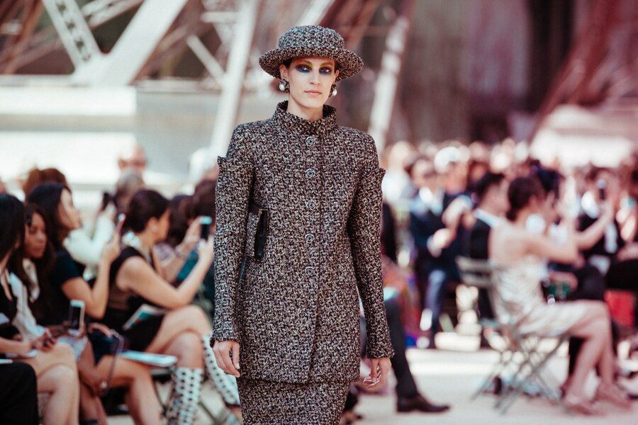 chanel couture aw17 paris karl lagerfeld eiffel tower 10