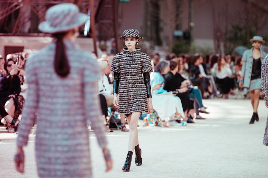chanel couture aw17 paris karl lagerfeld eiffel tower 12