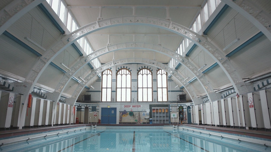 “The Swimming Club” 1
