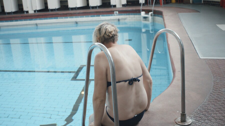 “The Swimming Club” 7