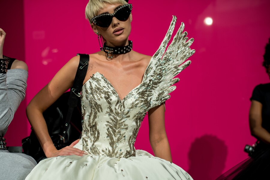 Moschino SS18 mfw milan jeremy scott 7
