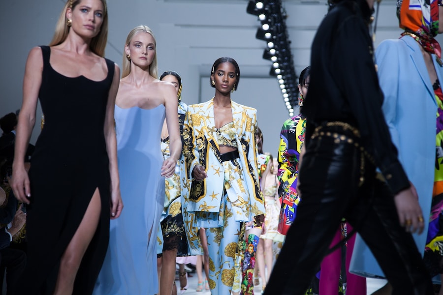 versace ss18 fashion milan mfw 35