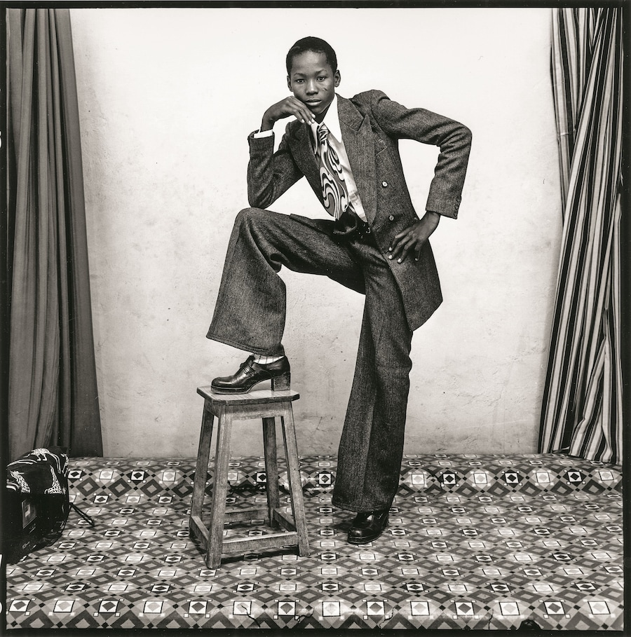 24. Malick Sidibé, Un jeune gentleman, 1978 7