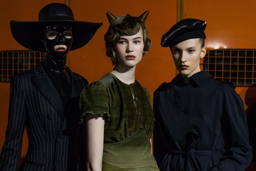 moschino jeremy scott aw18 milan mfw fashion 0