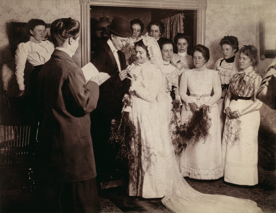 Under Cover: A secret history of cross-dressers 6