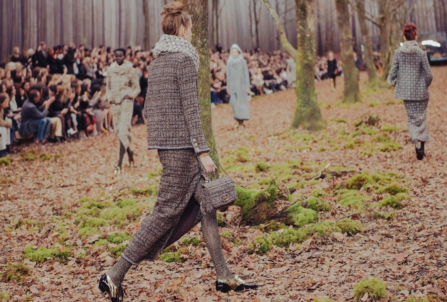 chanel aw18 forest fw18 paris fashion week pfw kaia gerber 14