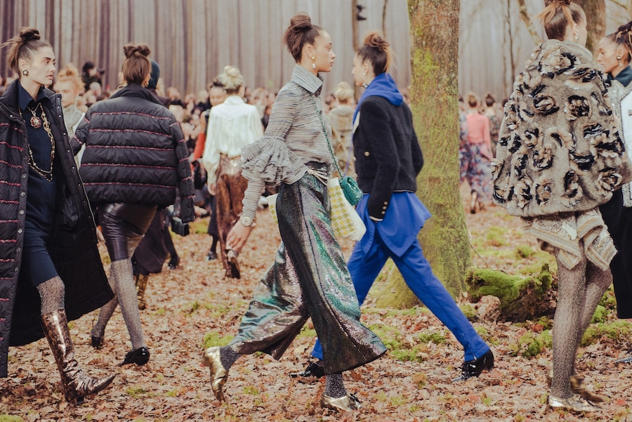 chanel aw18 forest fw18 paris fashion week pfw kaia gerber 3