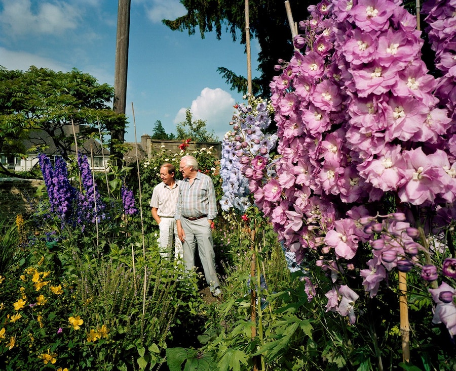 The Photographer in the Garden 0