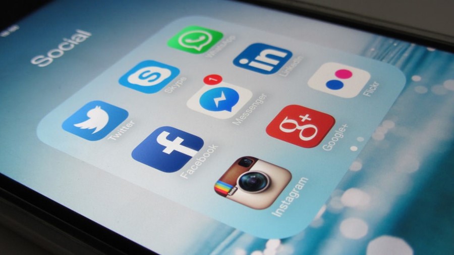 Instagram Facebook social media apps