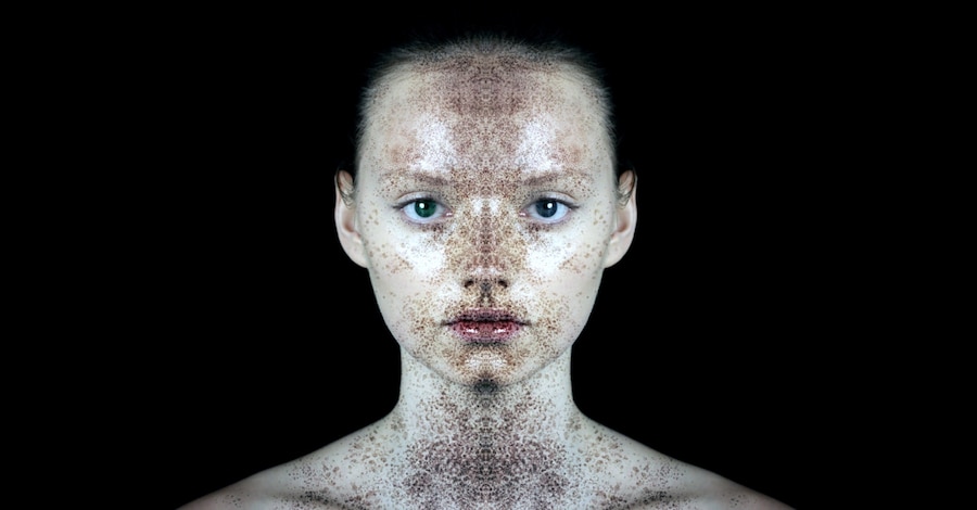 celina_alien_face_frontbleed_coolgraded_greeneye_m 0