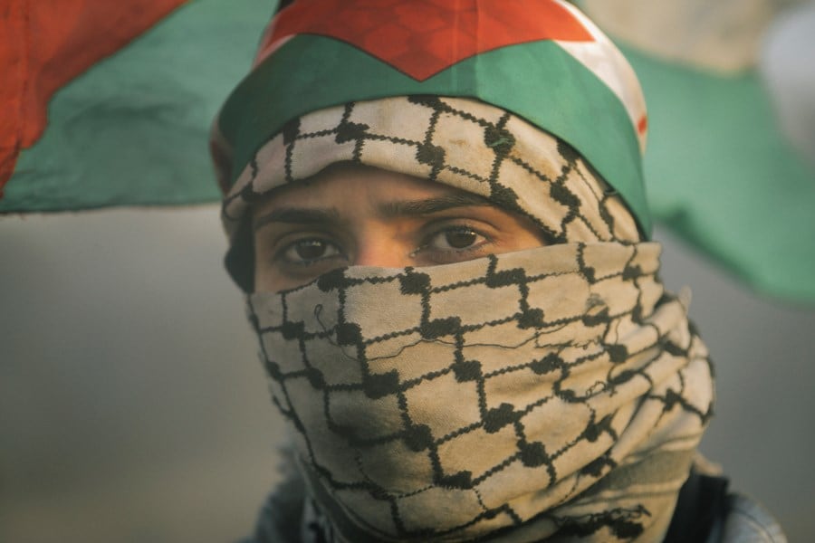 Portraits of Palestinian youth, Active Stills 9