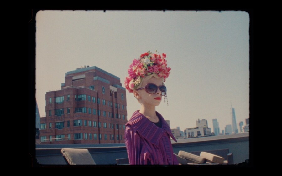 Still from Desmond is Amazing 0