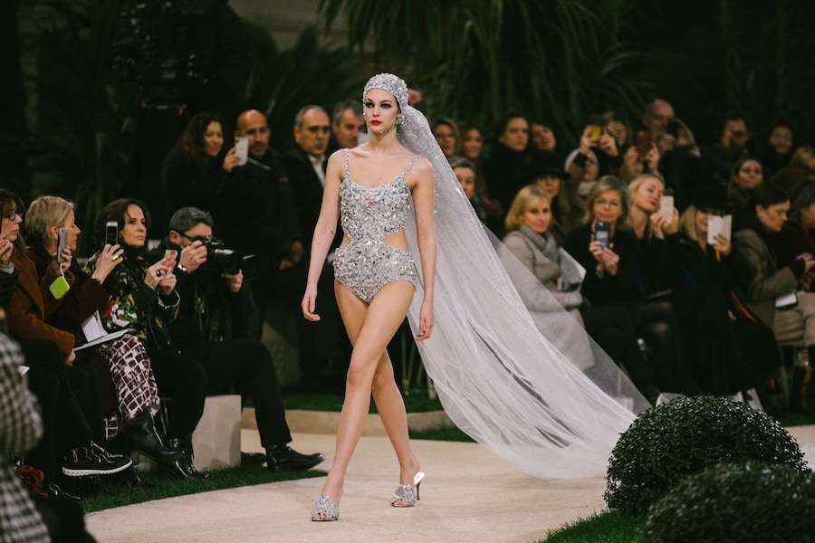 Chanel SS19 Couture Paris Karl Lagerfeld Vittoria Ceretti 27