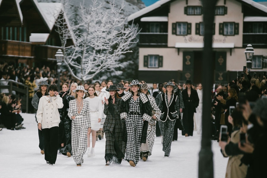 chanel aw19 paris fashion week karl lagerfeld penelope cruz 6