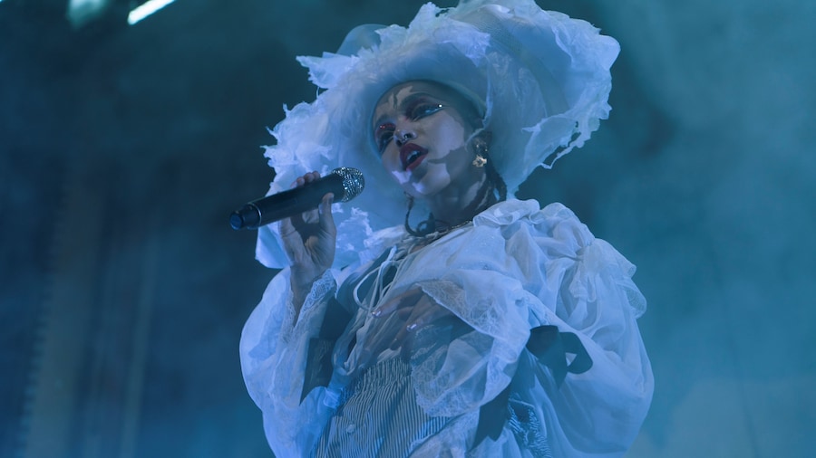 FKA twigs at Alexandra Palace 1