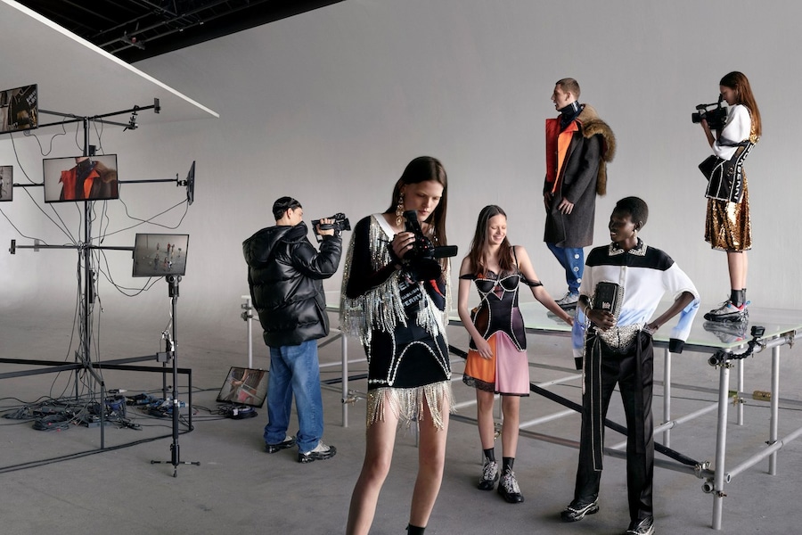 Alexis Chaparro, Anna Ross, Kacie Hall, Burberry AW19 0