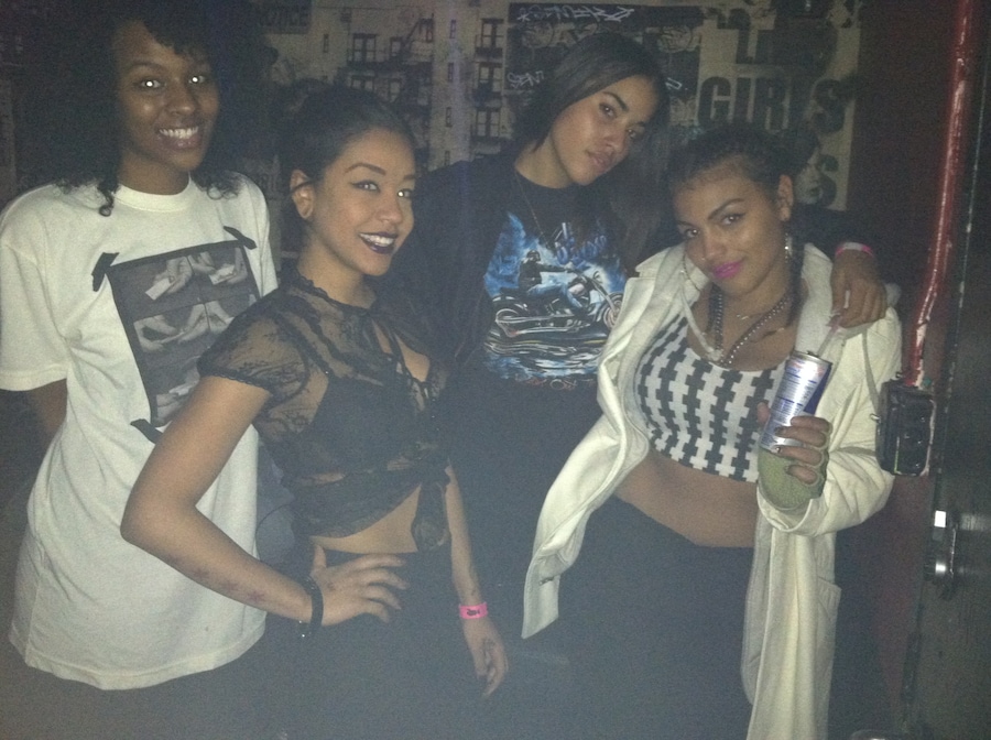 FOUR FRIENDS AT GHE20G0TH1K 12