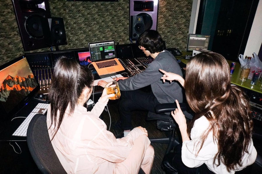 A.G. Cook in the studio with Charli XCX, Caroline Polachek 8