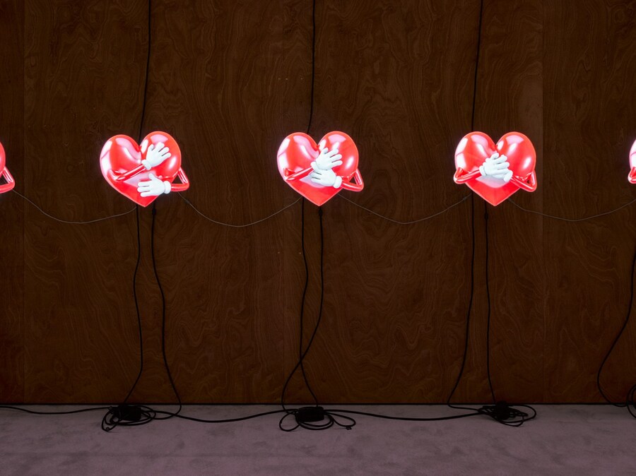 Jordan Wolfson’s ARTISTS FRIENDS RACISTS 1