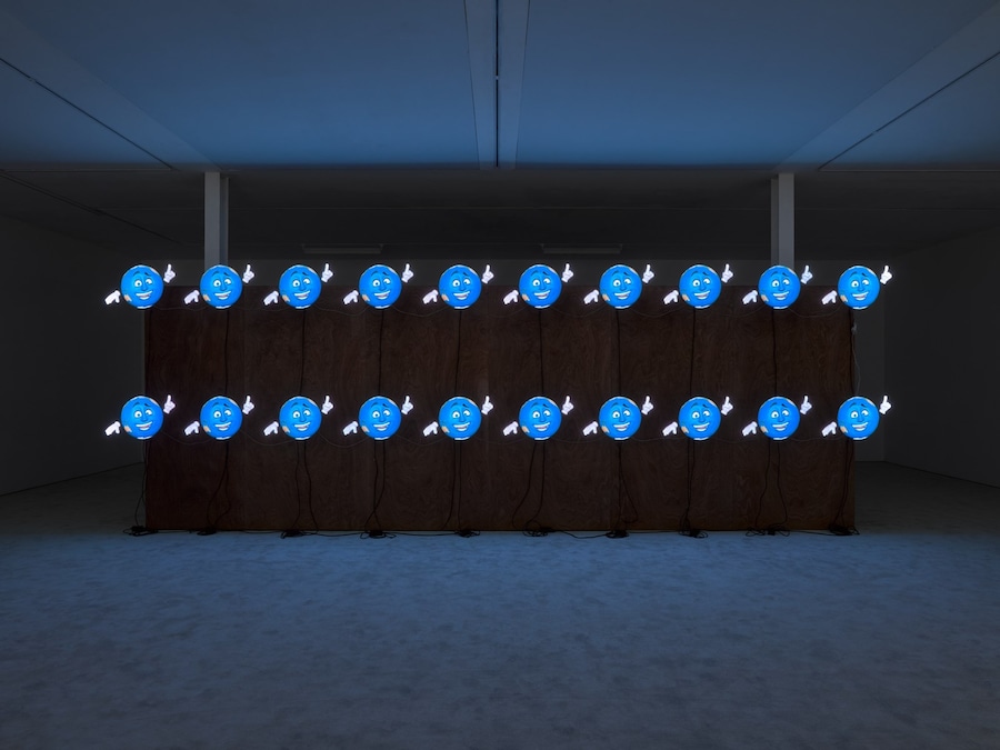 Jordan Wolfson’s ARTISTS FRIENDS RACISTS 6