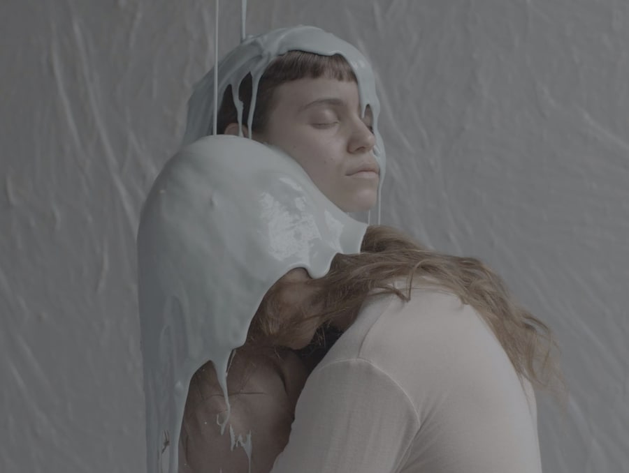 Second Skin, Julia Hendrickson (2019) 0