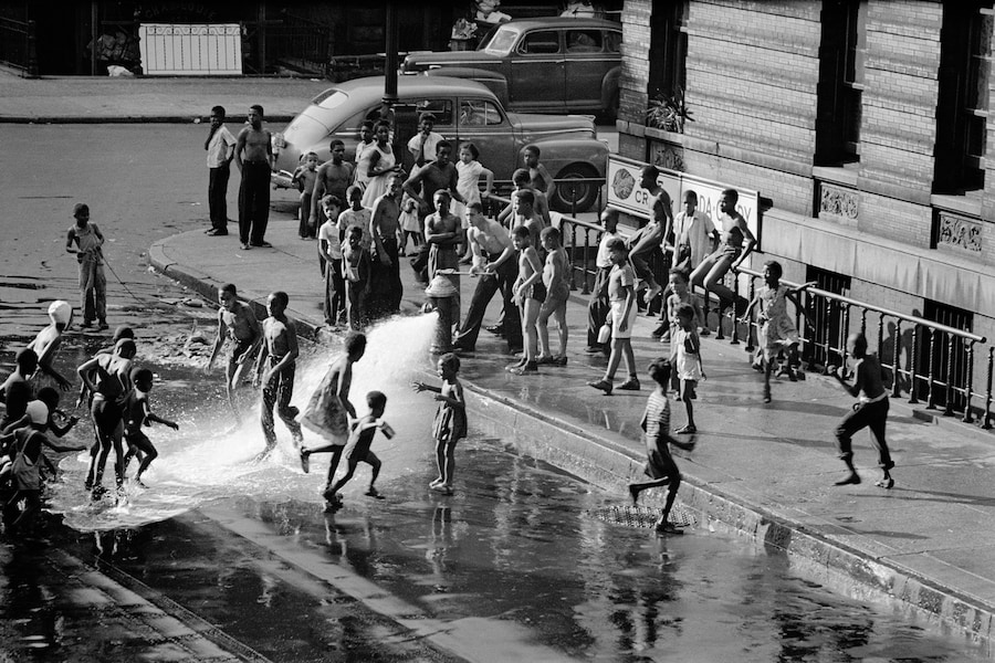 Gordon Parks, Untitled, Harlem, New York, 1948 23