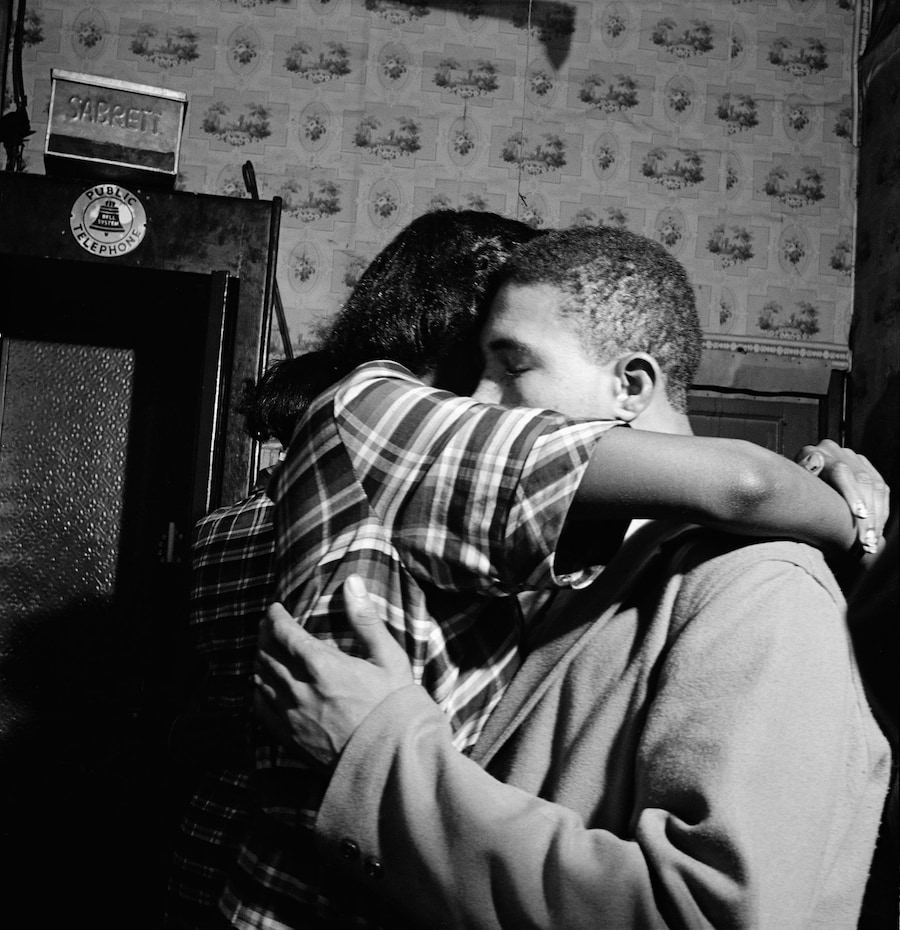 Gordon Parks “Untitled, Harlem, New York” (1948) 26