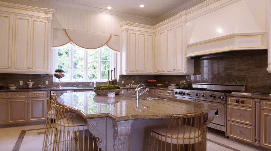 Versace Mansion Selling Sunset 8