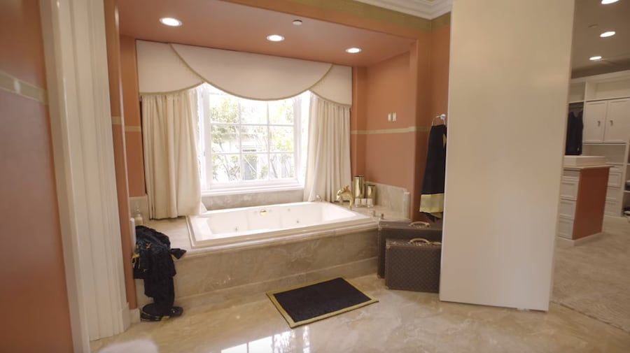 Versace Mansion Selling Sunset 10