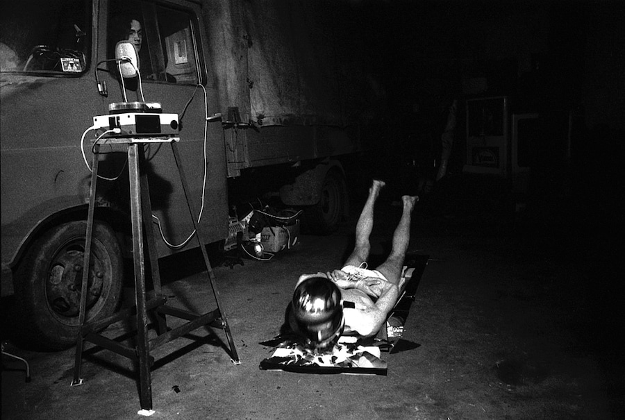 Ulay, “FOTOTOT (Identity Analysis)” (1976) 6