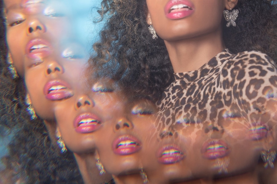 MyBeautyBrand x Nikki DeRoest Color Changing Lip Oil 1